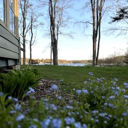 Archie'S Lakeside Cabin Wolfville Exterior photo