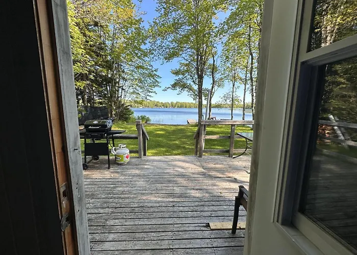 Archie\'S Lakeside Cabin