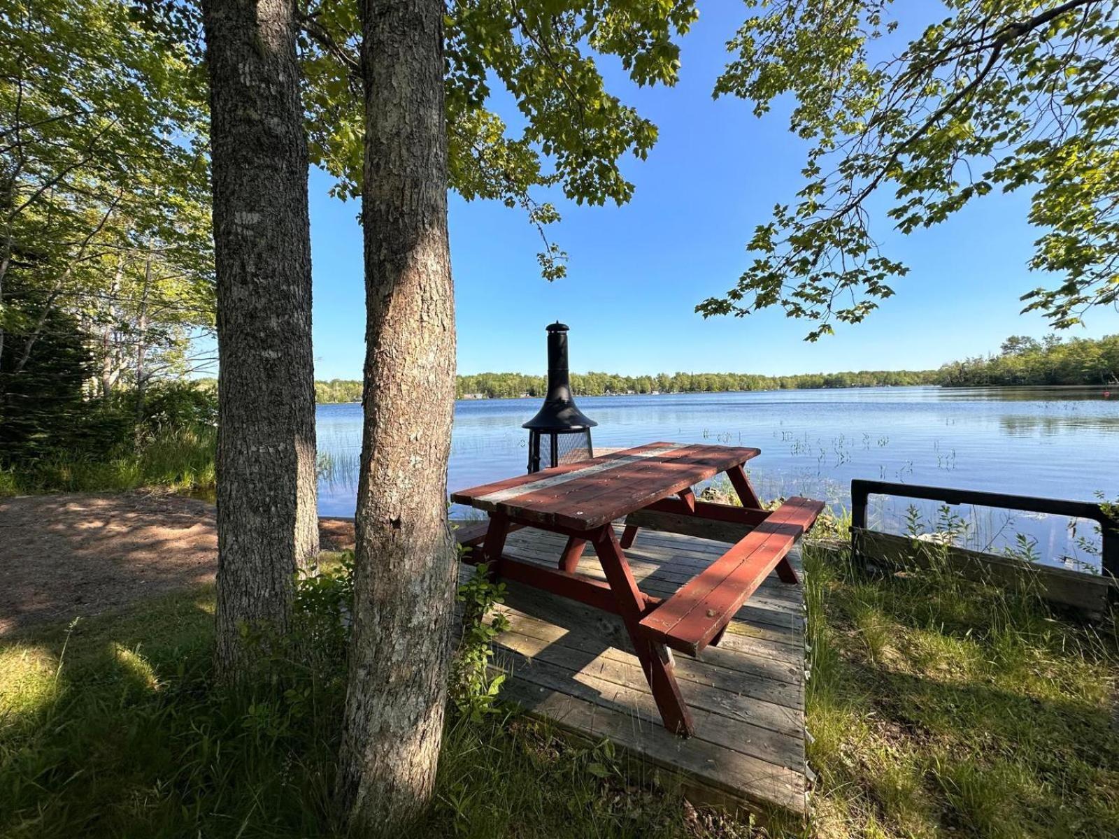 Archie's Lakeside